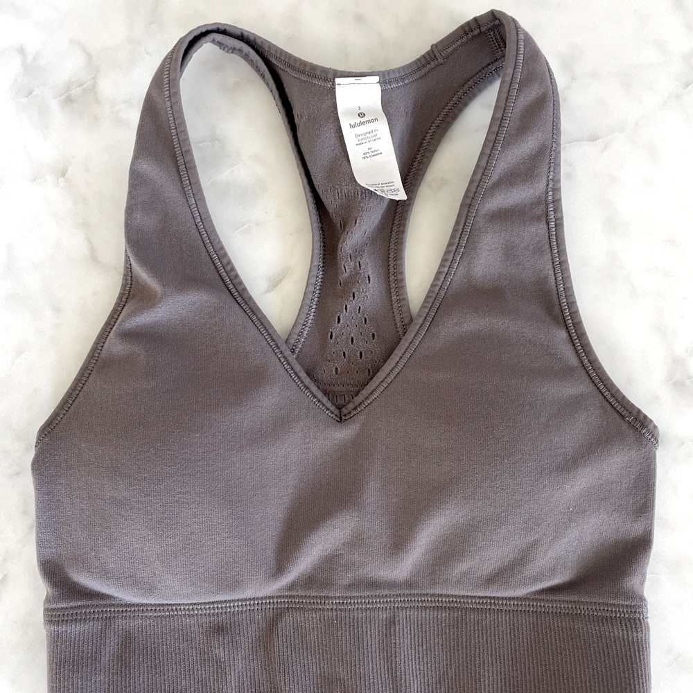 Lululemon sports bra in good condition: gray purple color - super cute!